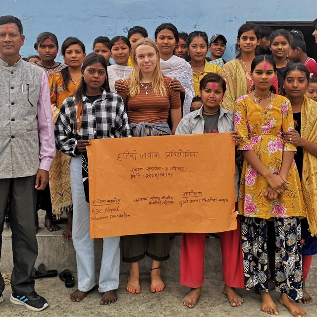 Les om Klaras erfaring med fattigdom i Nepal  