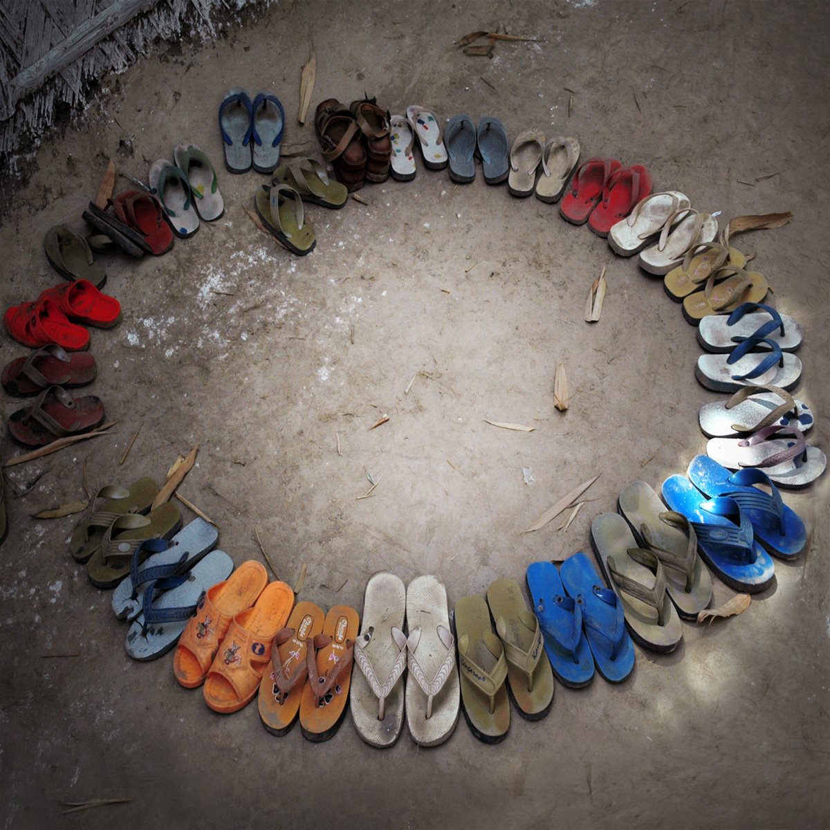 bangladesh-flip-flops-in-circle